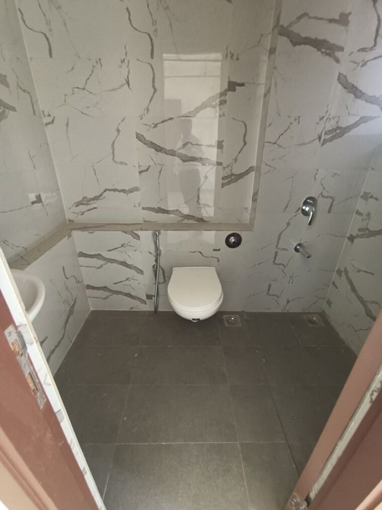 Bathroom, sheth-auris-bliss 2 Bedroom 679 Sq.Ft. Apartment In Malad West Mumbai 10416593