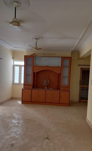Room in 3 BHK Apartment at Kamta – for Rent
