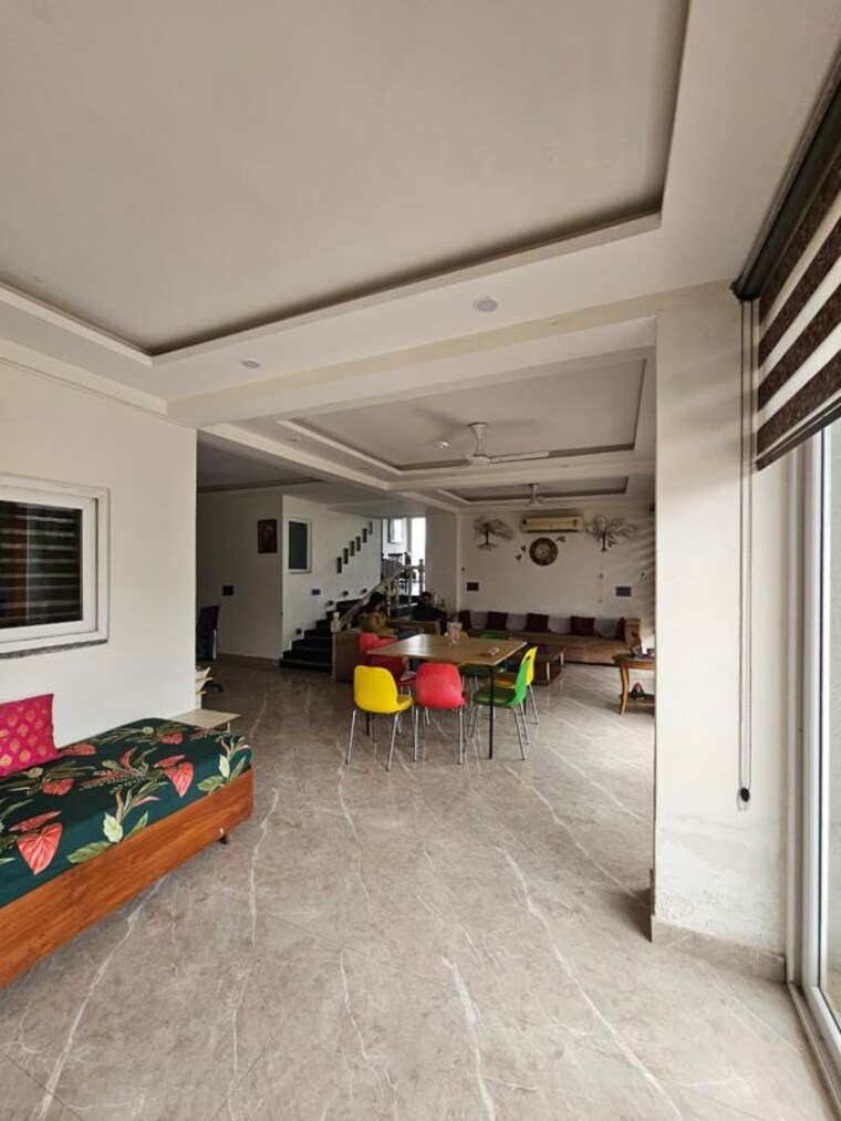  Parking, chattarpur 5 Bedroom 3000 Sq.Ft. Builder Floor In Chattarpur Delhi 10416633