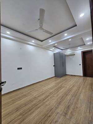 Room in 5 BHK Builder Floor at Chattarpur – for Rent