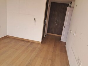 Room in 3 BHK Apartment at Jaypee Greens Pavilion Court, Sector 128 – for Sale