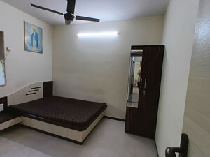 Room in 2 BHK Apartment at Dheeraj Solitaire Malad, Malad West – for Rent