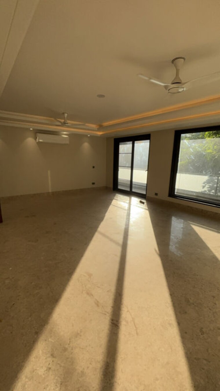 Parking, naraina 4 Bedroom 4500 Sq.Ft. Builder Floor In Naraina Delhi 10416645