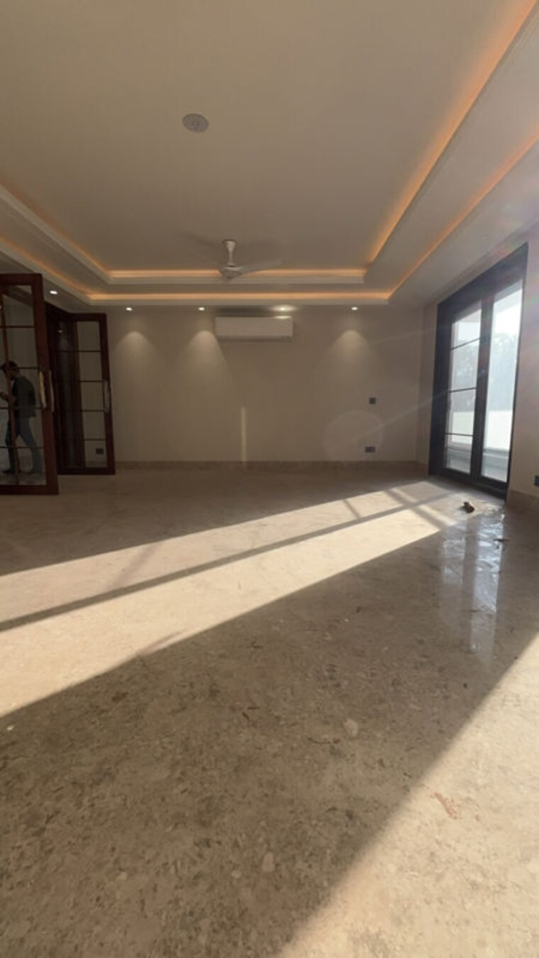  Parking, naraina 4 Bedroom 4500 Sq.Ft. Builder Floor In Naraina Delhi 10416645