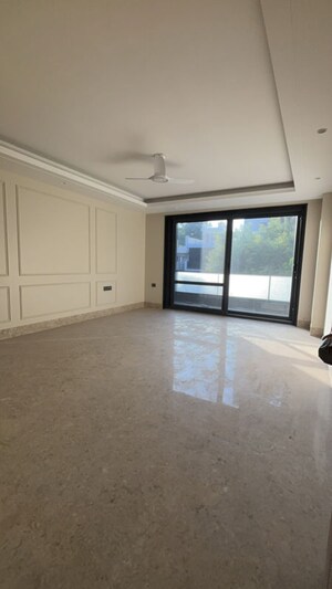 Room in 4 BHK Builder Floor at Naraina – for Sale
