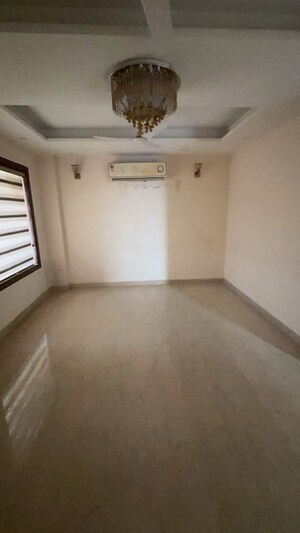 Room in 4 BHK Builder Floor at Naraina – for Sale