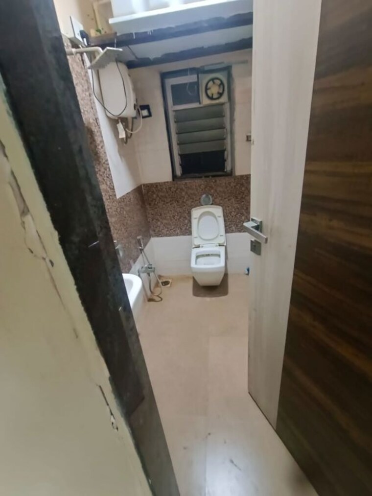Bathroom, green-park-tower 3 Bedroom 1200 Sq.Ft. Apartment In Andheri West Mumbai 10416676