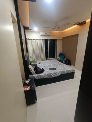 Bedroom in 3 BHK Apartment at Green Park Tower, Andheri West – for Rent