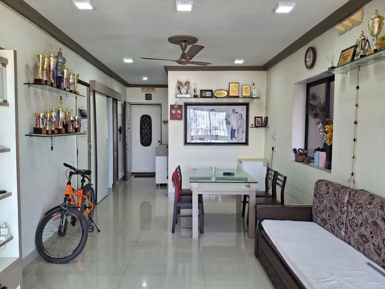  Parking, kalpataru-towers 2 Bedroom 700 Sq.Ft. Apartment In Kandivali East Mumbai 10416691