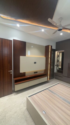 Room in 3 BHK Builder Floor at Vikas Puri – for Sale