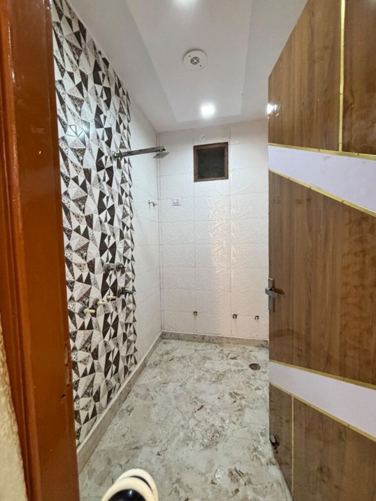 Bathroom, nawada 3 Bedroom 1100 Sq.Ft. Builder Floor In Nawada Delhi 10413962