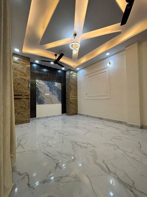 Room in 3 BHK Builder Floor at Nawada – for Rent