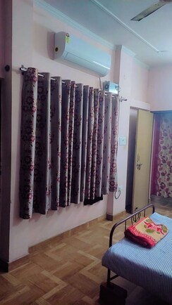 1 BHK + Store Room Independent House For Rent in Gomti Nagar