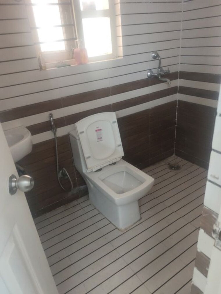 Bathroom, tdi-the-grand-retreat 3 Bedroom 250 Sq.Yd. Builder Floor In Sector 88 Faridabad 10416730