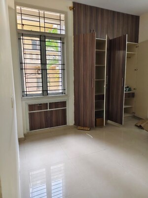 Room in 3 BHK Apartment at Halasuru – for Rent