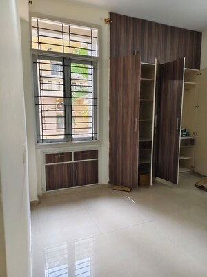Room in 3 BHK Apartment at Halasuru – for Rent