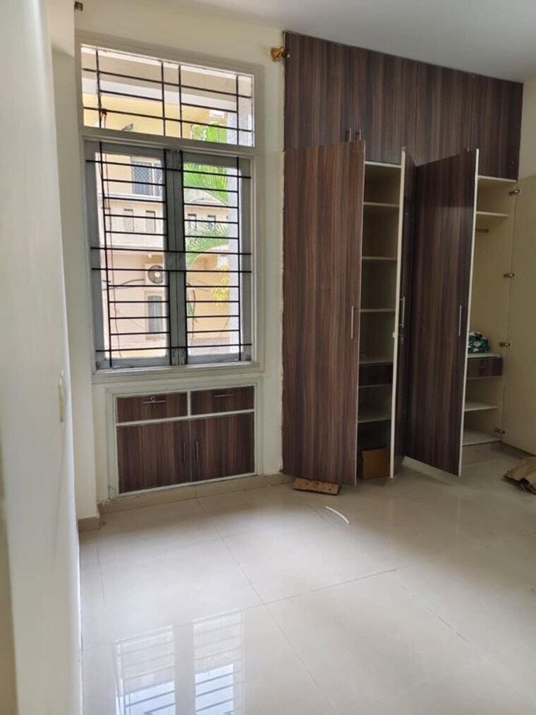 Room, halasuru 3 Bedroom 1500 Sq.Ft. Apartment In Halasuru Bangalore 10416783