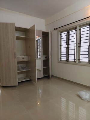 Room in 3 BHK Apartment at Halasuru – for Rent
