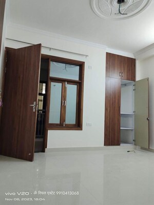 Room in 1 BHK Builder Floor at Chattarpur – for Rent