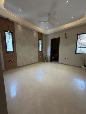 Room in 3 BHK Builder Floor at Kirti Nagar – for Sale
