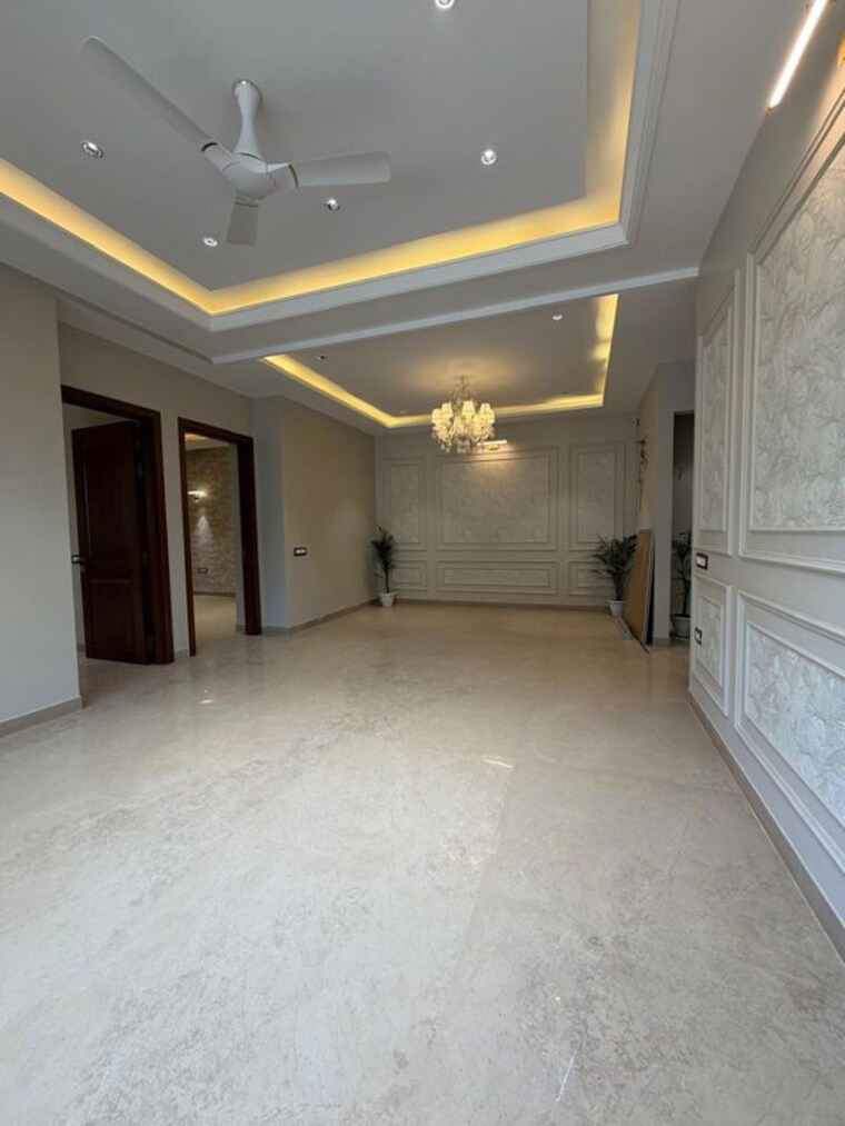 Room, kirti nagar 3 Bedroom 1800 Sq.Ft. Builder Floor In Kirti Nagar Delhi 10416787