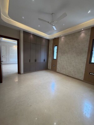 Room in 3 BHK Builder Floor at Kirti Nagar – for Sale