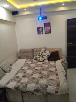 Bedroom in 2 BHK Apartment at Andheri West – for Rent