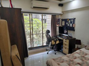 Bedroom in 2 BHK Apartment at Andheri West – for Rent