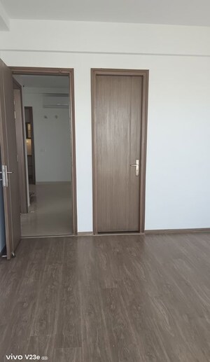 Room in 2.5 BHK Apartment at The Center Court, Sector 88a – for Rent
