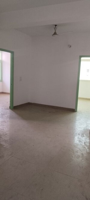 Room in 2 BHK Apartment at Suncity Avenue 76, Sector 76 – for Sale