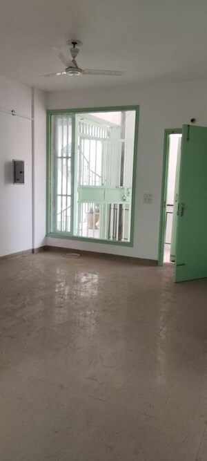 Room in 2 BHK Apartment at Suncity Avenue 76, Sector 76 – for Sale
