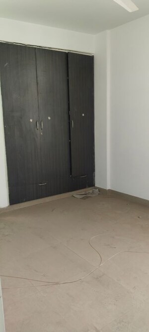 Room in 2 BHK Apartment at Suncity Avenue 76, Sector 76 – for Sale