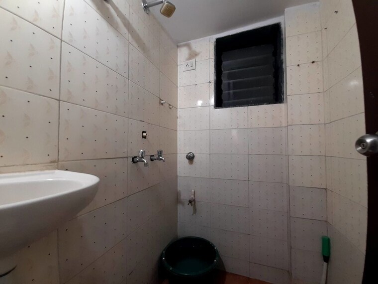 Bathroom, gokuldham-complex 1 Bedroom 550 Sq.Ft. Apartment In Goregaon East Mumbai 10416836