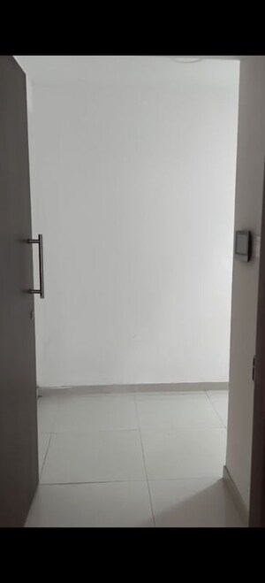 Room in 1 RK Apartment at Runwal Eirene, Balkum Pada – for Sale