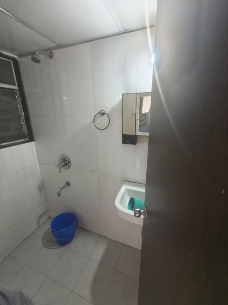 Bathroom, gagan-arena 1 Bedroom 600 Sq.Ft. Apartment In Undri Pune 10416844