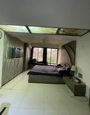 Bedroom in 2 BHK Apartment at Krishna Apartment Santacruz West, Santacruz West – for Rent