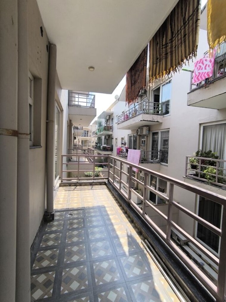 Balcony, bptp-amstoria-country-floor 3 Bedroom 2700 Sq.Ft. Apartment In Sector 102 Gurgaon 10416931