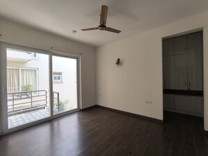 Room in 3 BHK Apartment at BPTP Amstoria Country Floor, Sector 102 – for Rent