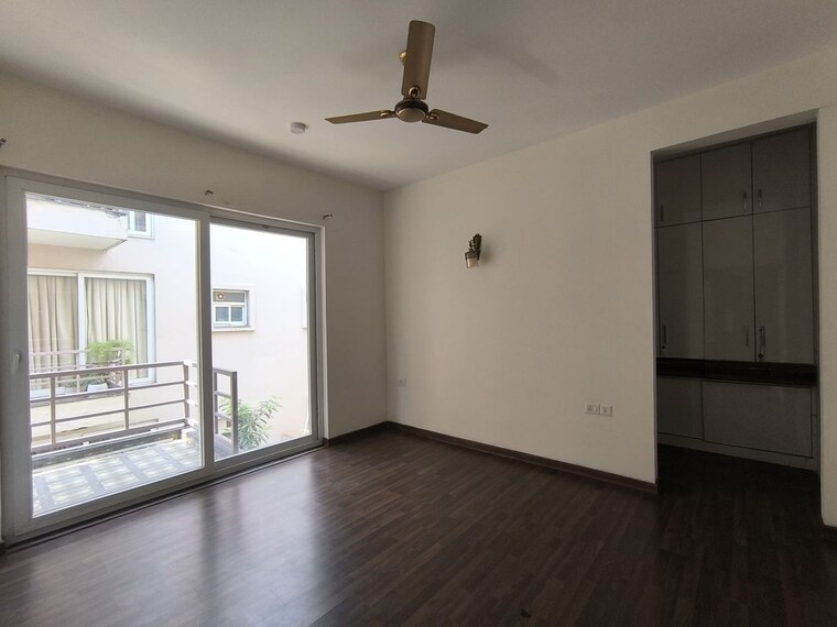 Room, bptp-amstoria-country-floor 3 Bedroom 2700 Sq.Ft. Apartment In Sector 102 Gurgaon 10416931