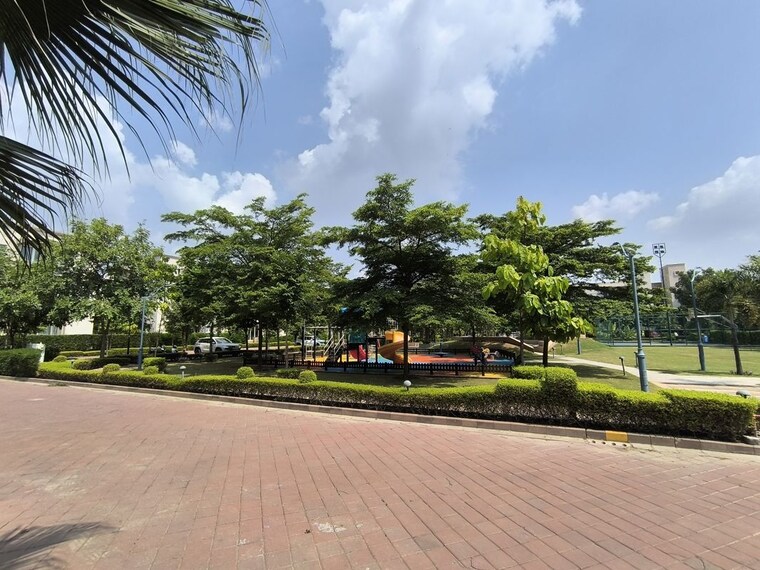 Garden, bptp-amstoria-country-floor 3 Bedroom 2700 Sq.Ft. Apartment In Sector 102 Gurgaon 10416931