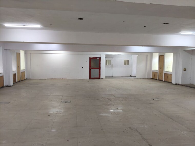  Parking, sector 63 Commercial Warehouse 4500 Sq.Ft. In Sector 63 Noida 10416944