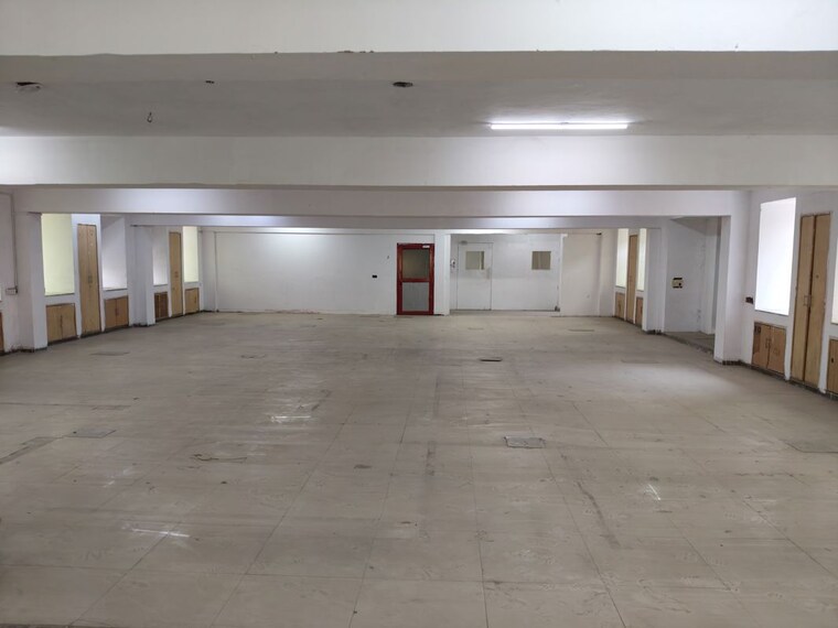  Parking, sector 63 Commercial Warehouse 4500 Sq.Ft. In Sector 63 Noida 10416944