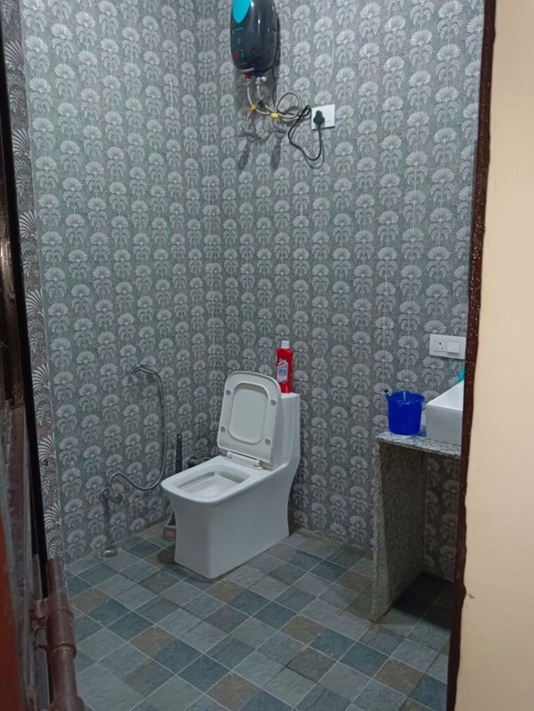 Bathroom, lajpat nagar 4 1 Bedroom 545 Sq.Ft. Builder Floor In Lajpat Nagar 4 Delhi 10416947