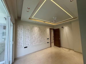 Room in 4 BHK Builder Floor at Vipul World Floors, Sector 48 – for Sale