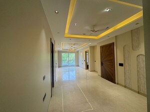Building Lobby in 4 BHK Builder Floor at Vipul World Floors, Sector 48 – for Sale