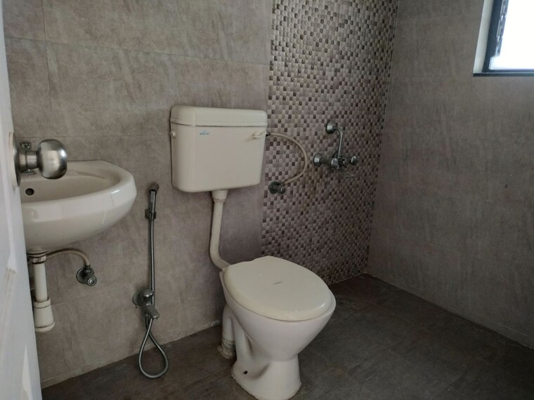 Bathroom, ark-viman-platinum 3 Bedroom 1200 Sq.Ft. Apartment In Viman Nagar Pune 10416968