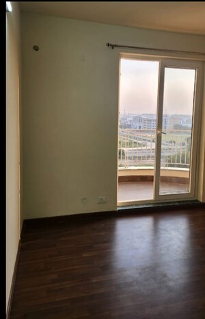 Room in 2 BHK Apartment at BPTP Discovery Park, Sector 80 – for Rent