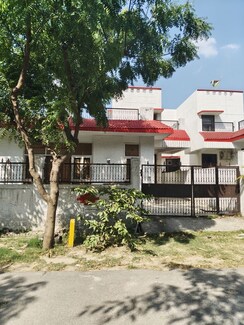 3.5 BHK + Servant Room Villa For Sale in Omicron 1A Greater Noida