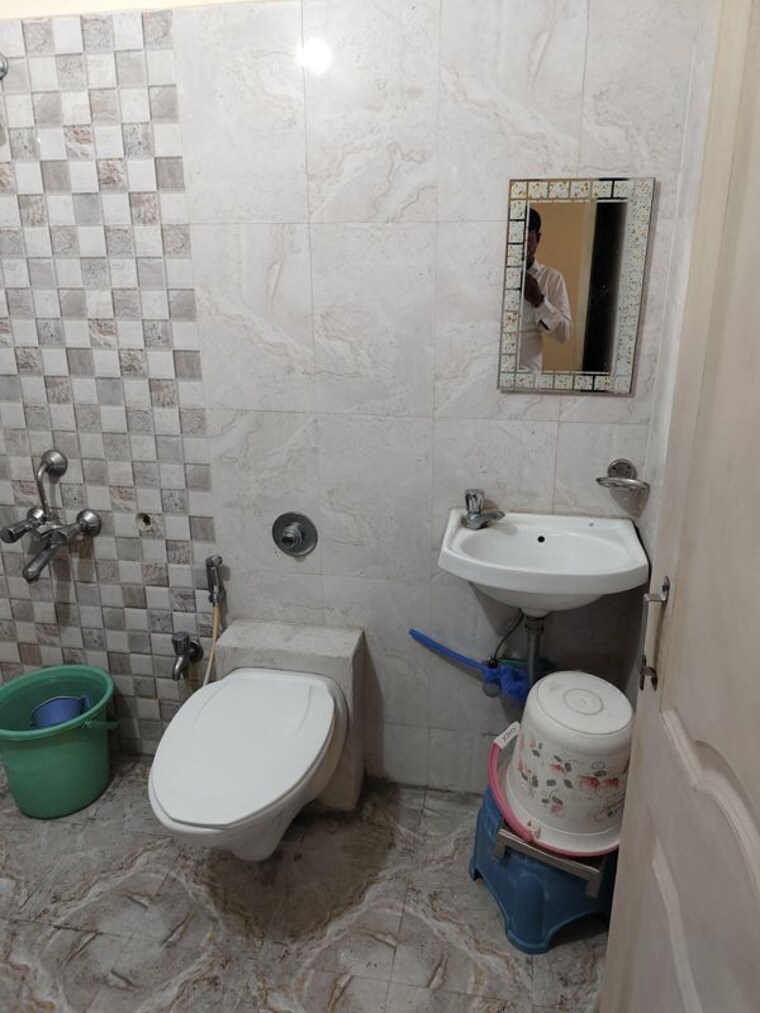 Bathroom, laxmi-park-phase-1-b-wing 1 Bedroom 450 Sq.Ft. Apartment In Vartak Nagar Thane 10417040