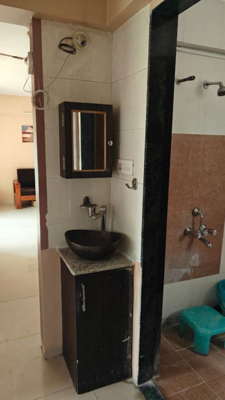 Bathroom, anshul-sara-phase-2 2 Bedroom 1100 Sq.Ft. Apartment In Baner Pune 10417049